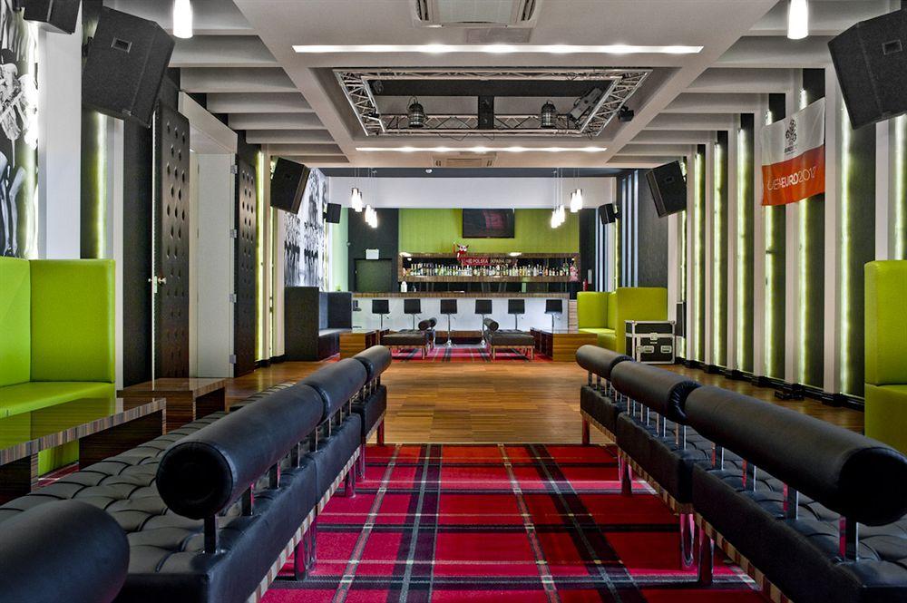 Hotel Lamberton Oltarzew Bagian luar foto