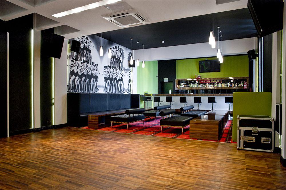 Hotel Lamberton Oltarzew Bagian luar foto