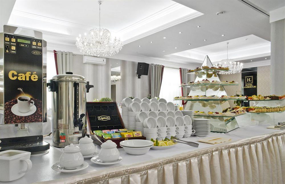 Hotel Lamberton Oltarzew Bagian luar foto