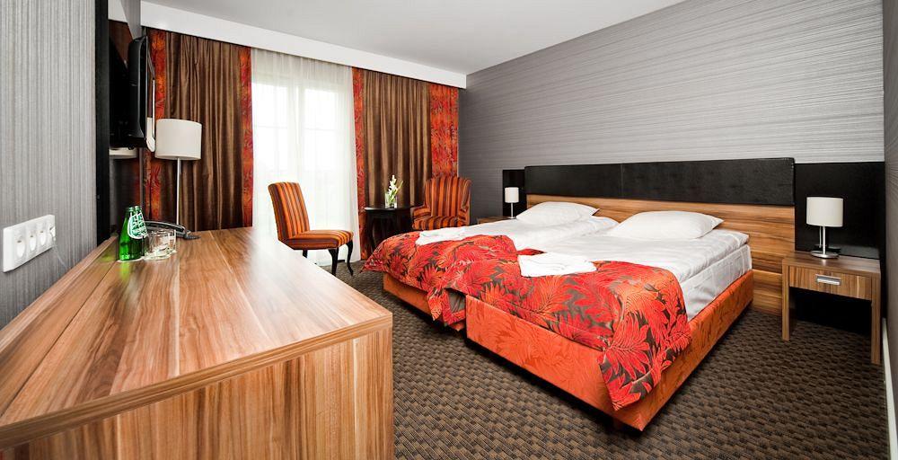 Hotel Lamberton Oltarzew Bagian luar foto