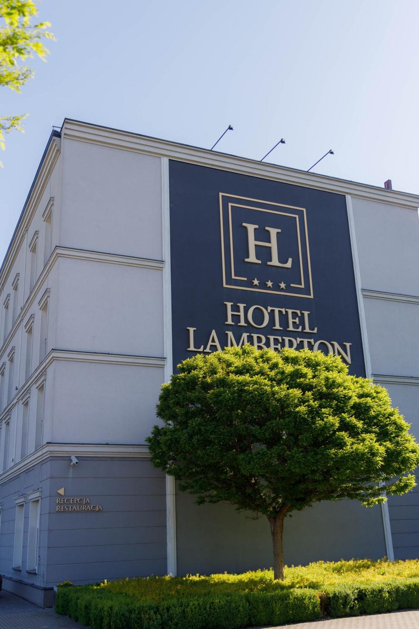 Hotel Lamberton Oltarzew Bagian luar foto