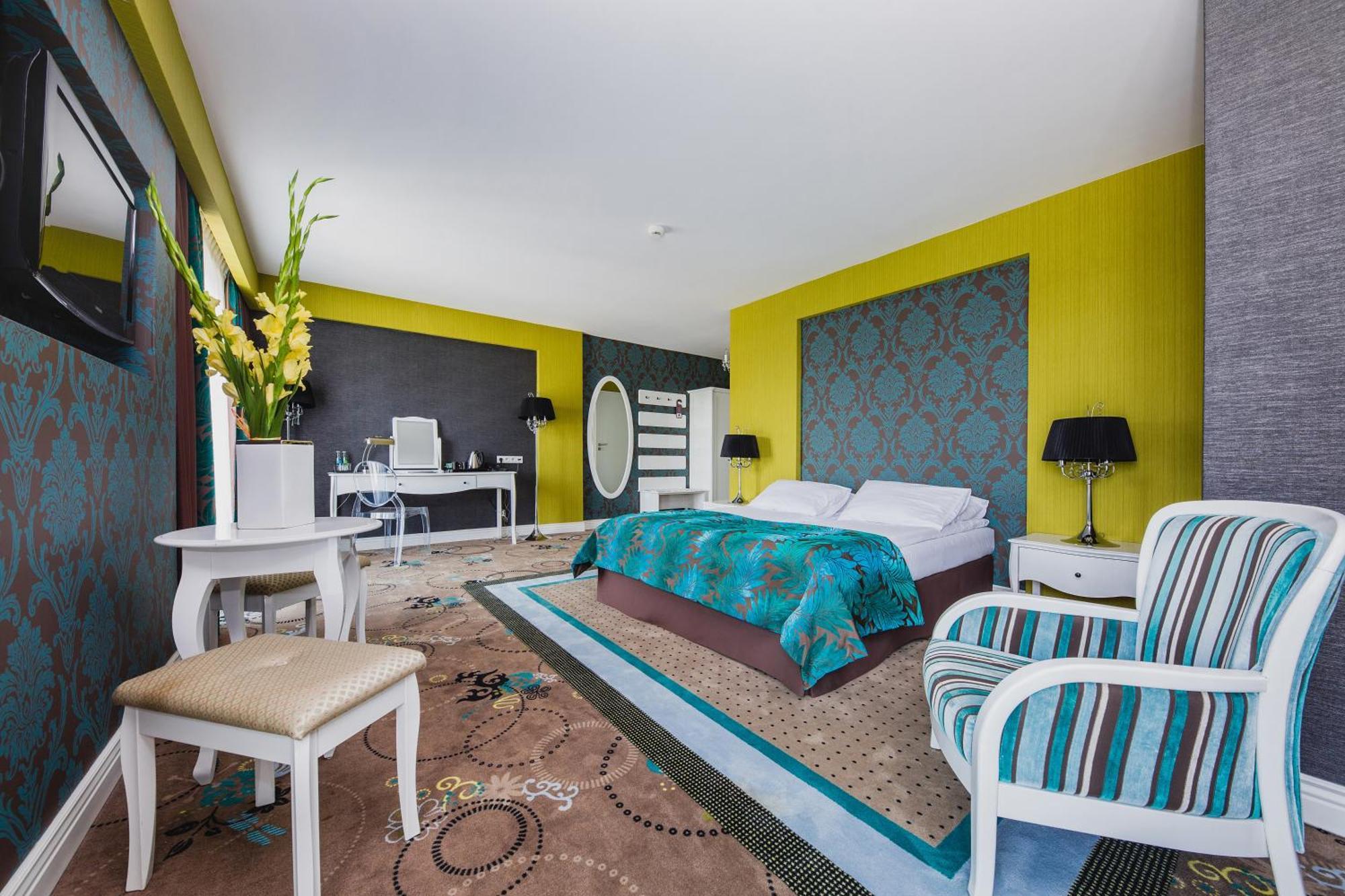 Hotel Lamberton Oltarzew Bagian luar foto