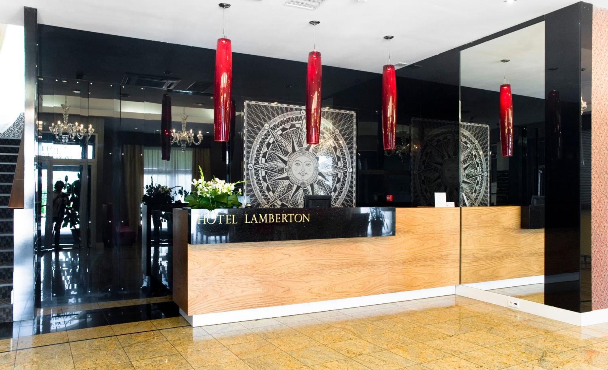Hotel Lamberton Oltarzew Bagian luar foto