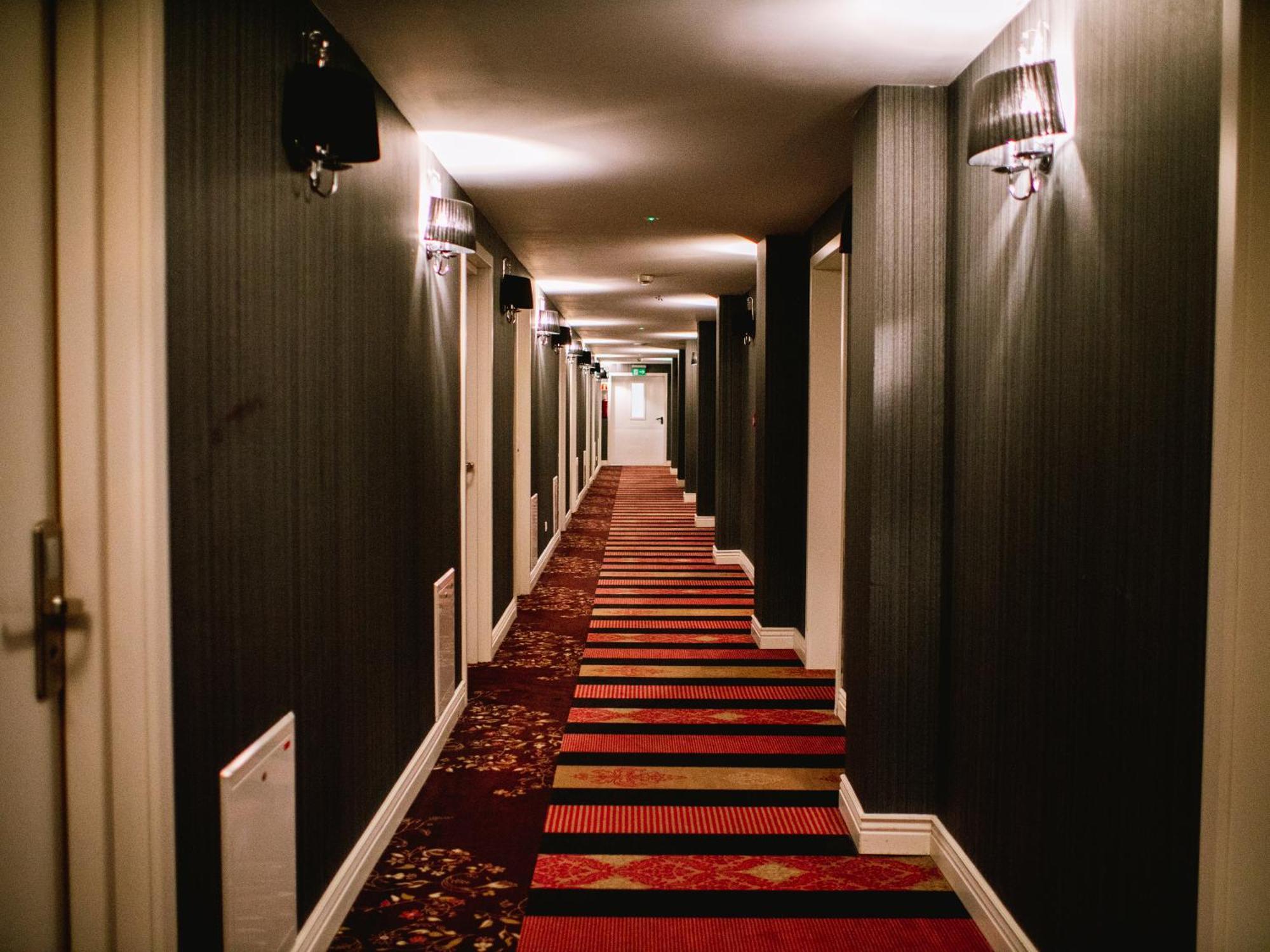Hotel Lamberton Oltarzew Bagian luar foto