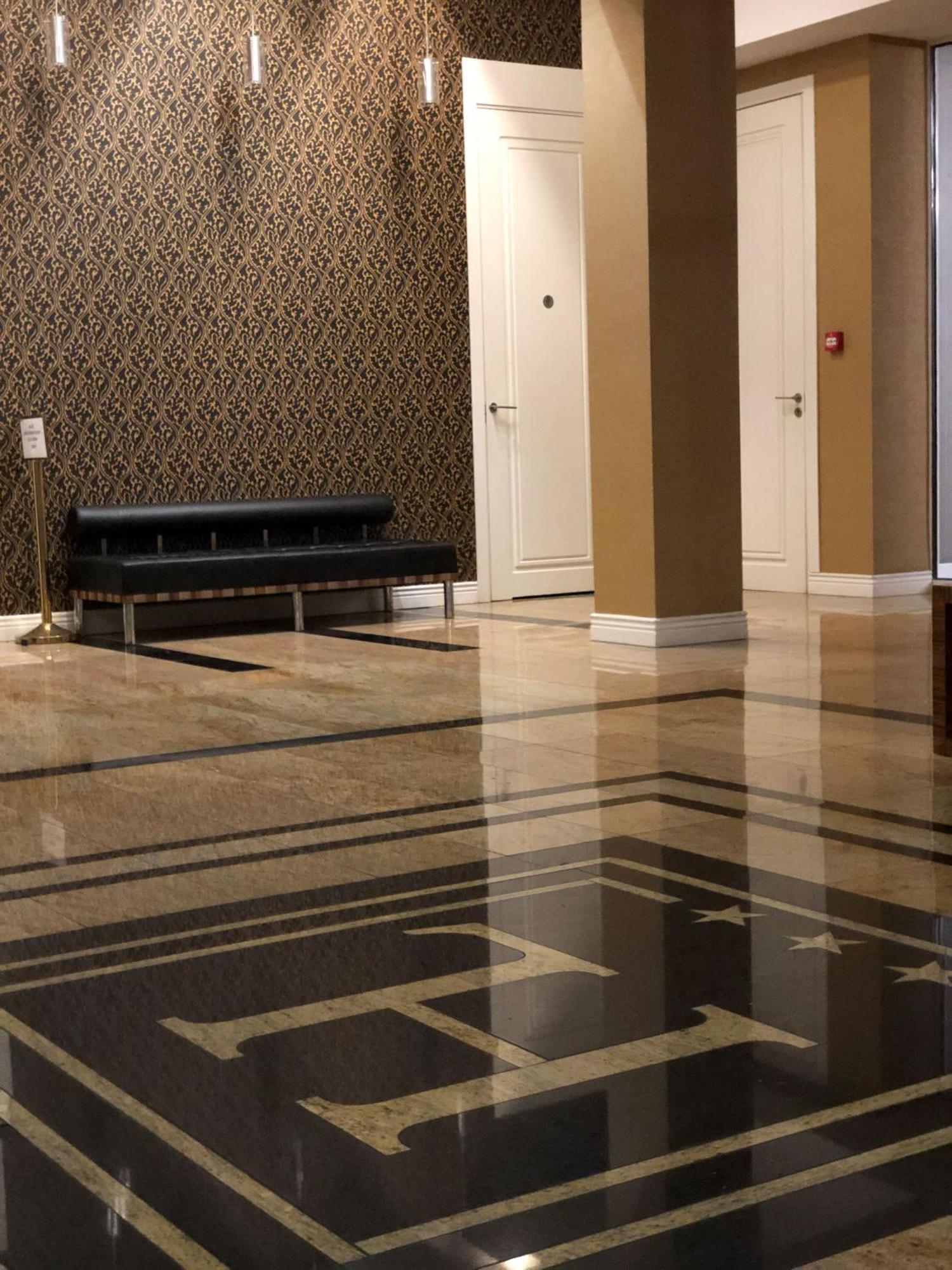 Hotel Lamberton Oltarzew Bagian luar foto