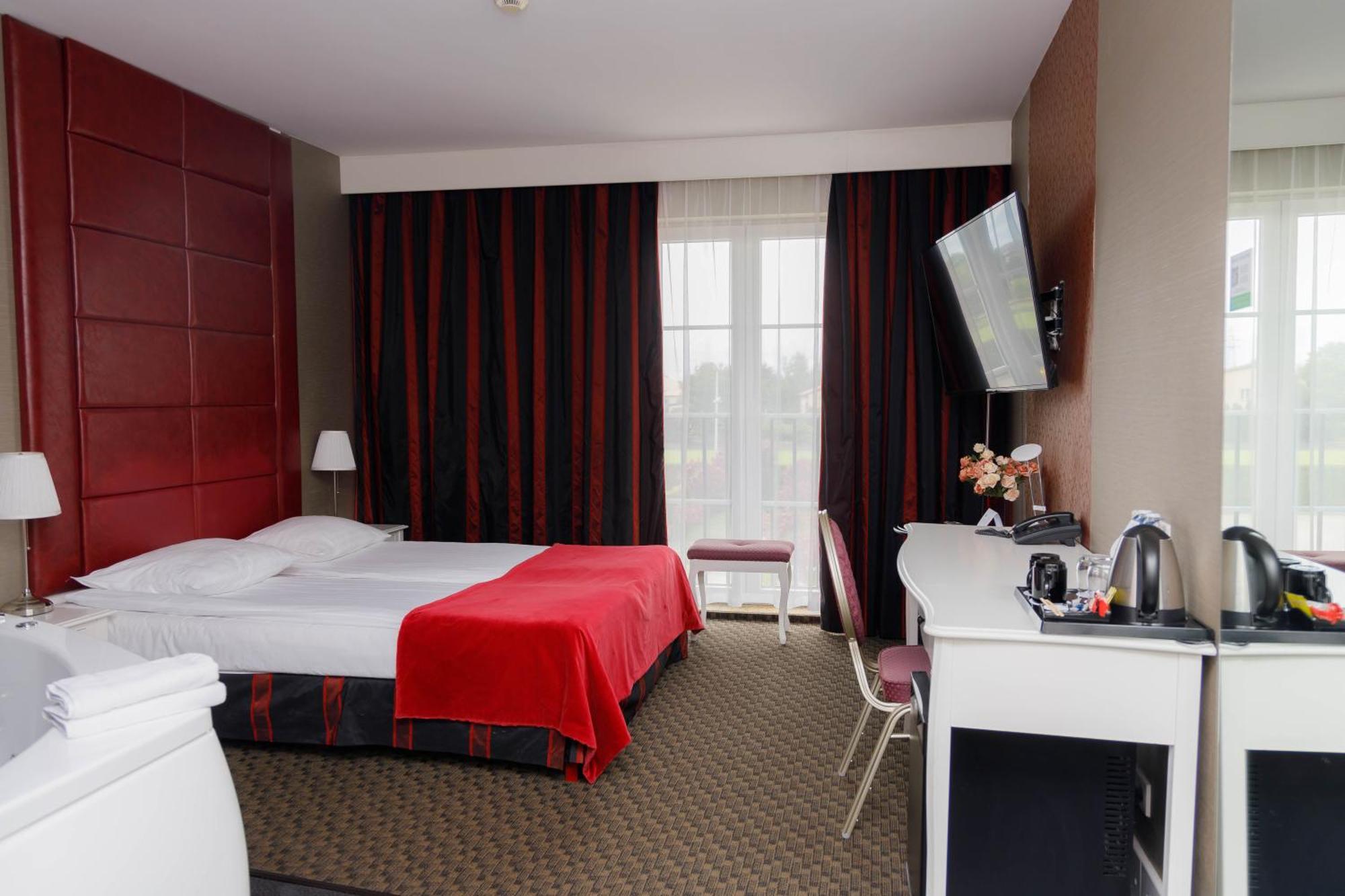 Hotel Lamberton Oltarzew Bagian luar foto