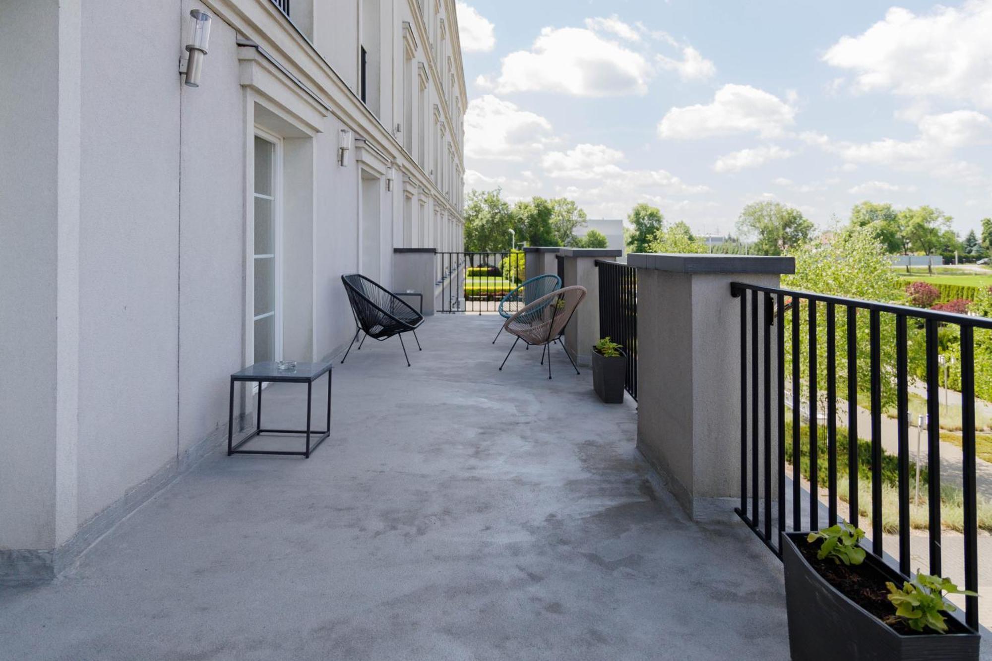 Hotel Lamberton Oltarzew Bagian luar foto