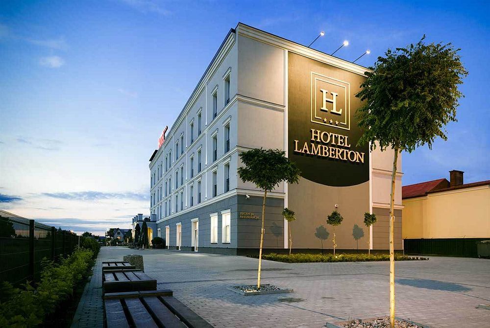Hotel Lamberton Oltarzew Bagian luar foto